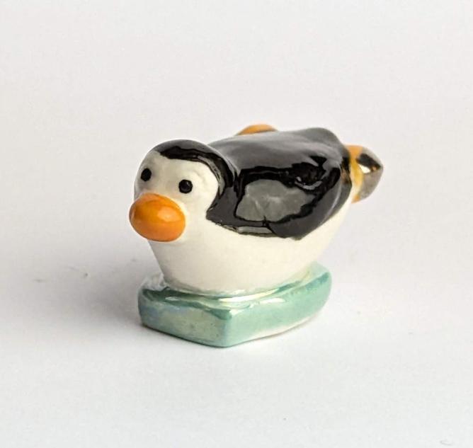 Pinguin auf dem Weh nach Hause 