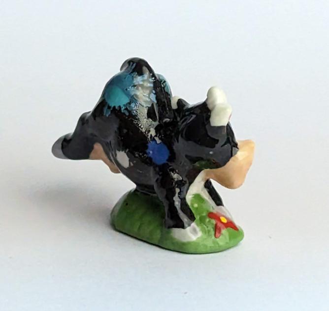 Springende schwarze Kuh 