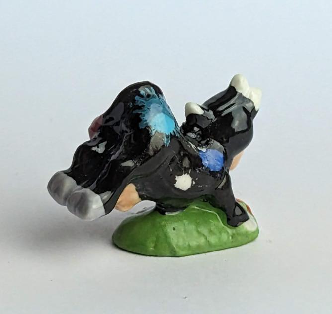 Springende schwarze Kuh 